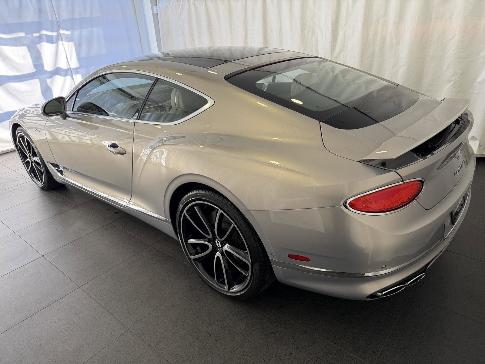 Used 2023 Bentley Continental GT Azure image 3