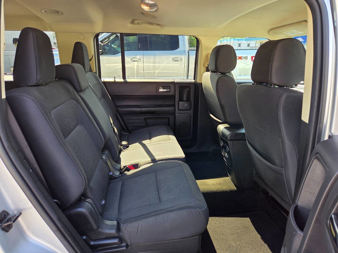 Used 2017 Ford Flex SE FWD image 18