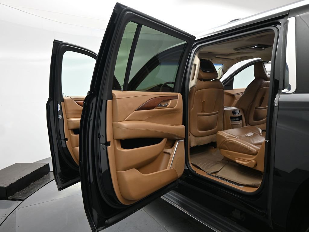 Used 2016 Cadillac Escalade ESV Platinum image 18