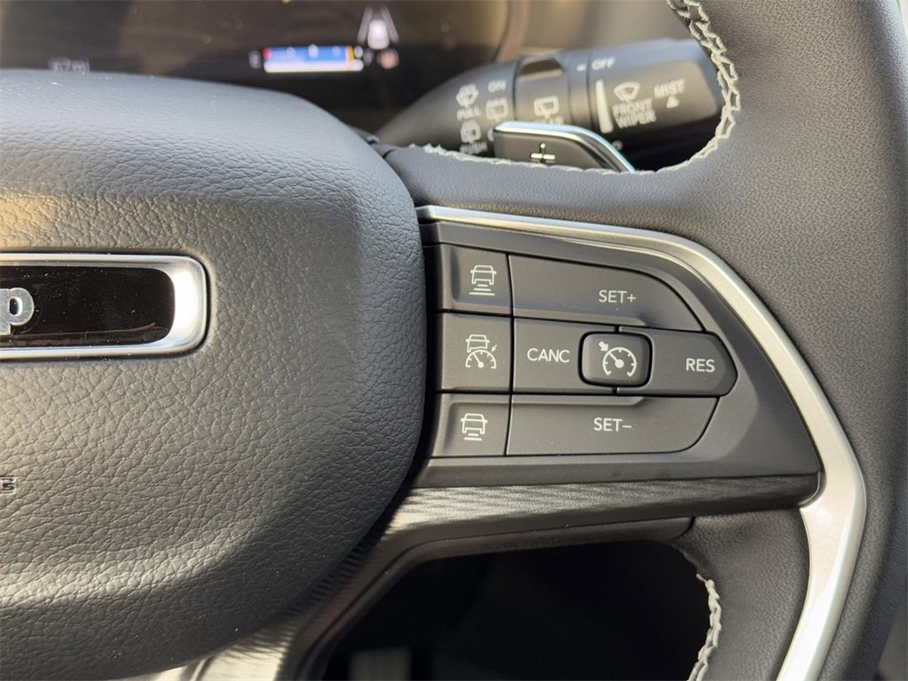 New 2025 Jeep Grand Cherokee Laredo w/ Luxury Tech Group I image 21