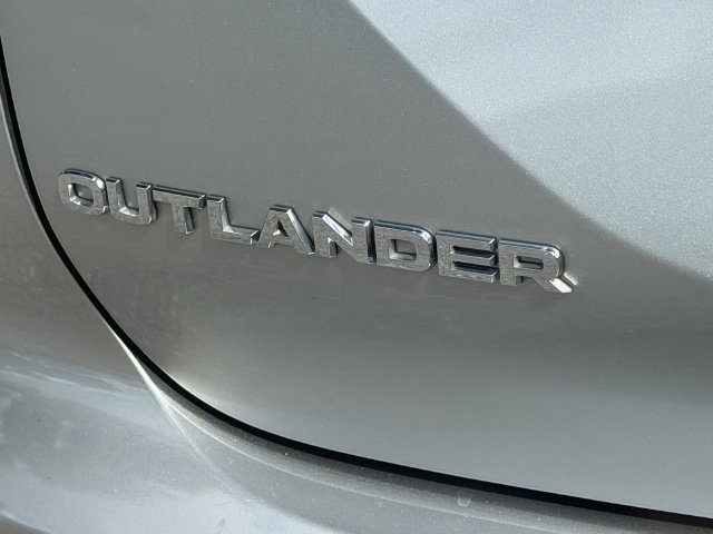 Used 2023 Mitsubishi Outlander SE AWD/4WD image 10