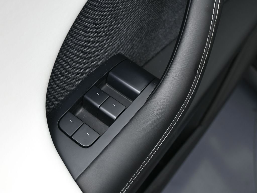 Used 2022 Tesla Model X Plaid image 17