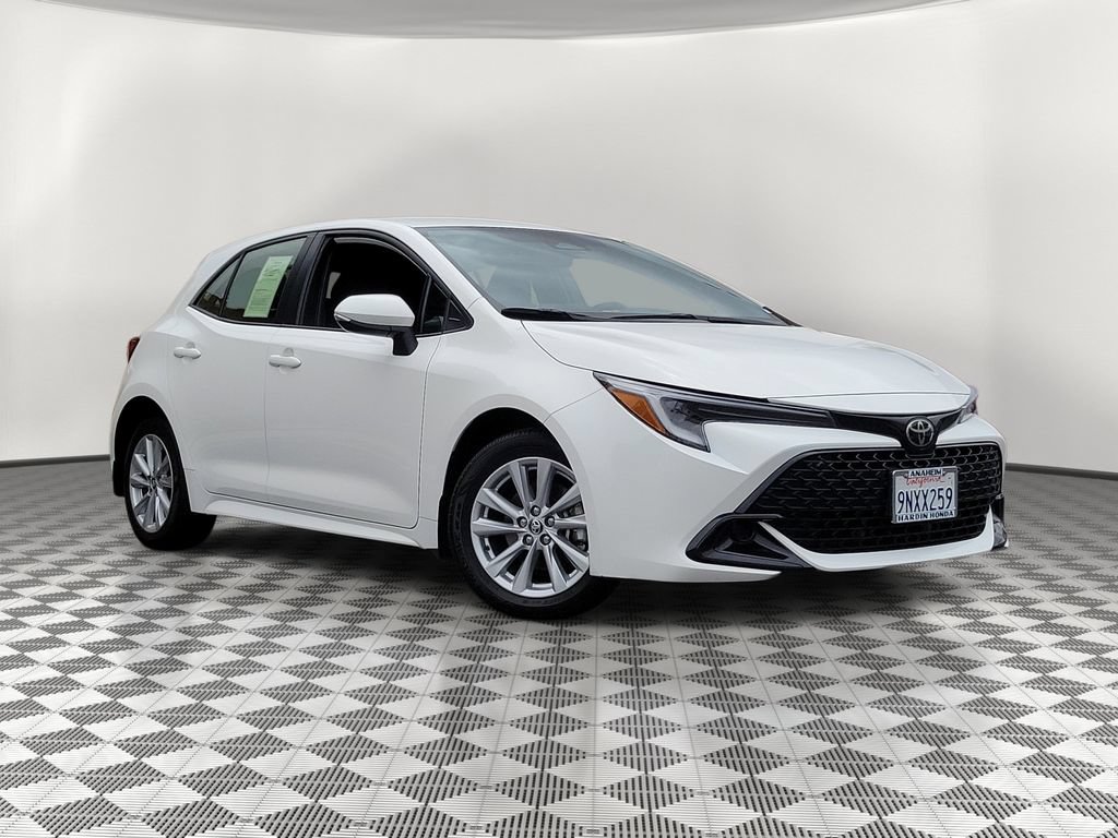 Used 2025 Toyota Corolla SE w/ SE Package FWD image 2