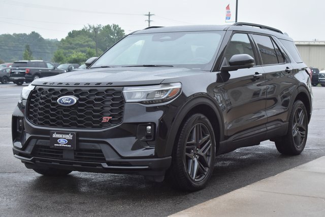 Used 2025 Ford Explorer ST image 12