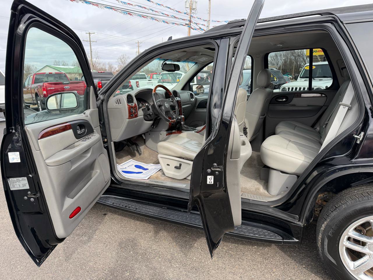 Used 2009 GMC Envoy Denali w/ Sun And 6-Disc Cd Package image 7