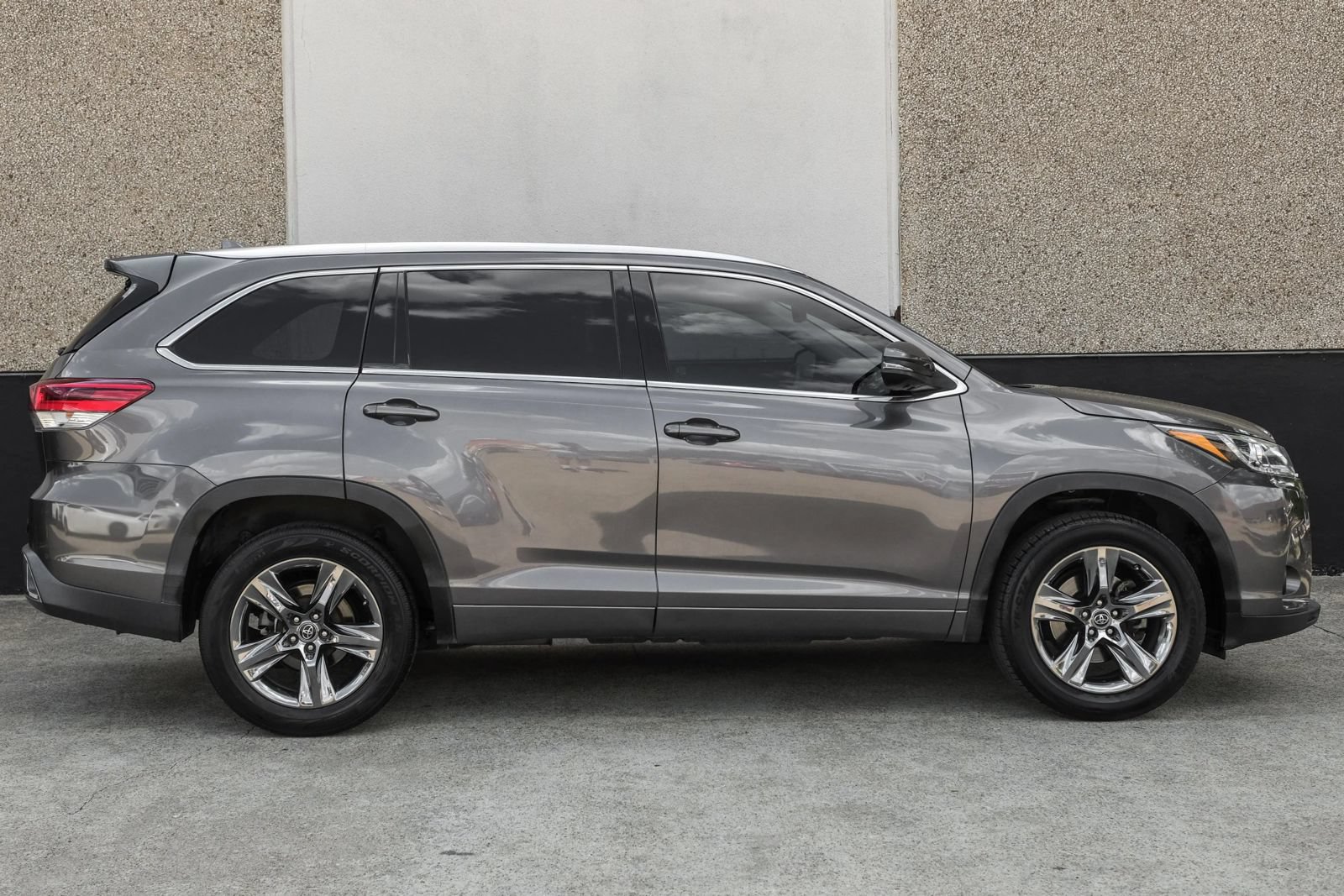 Used 2017 Toyota Highlander Limited Platinum FWD image 8