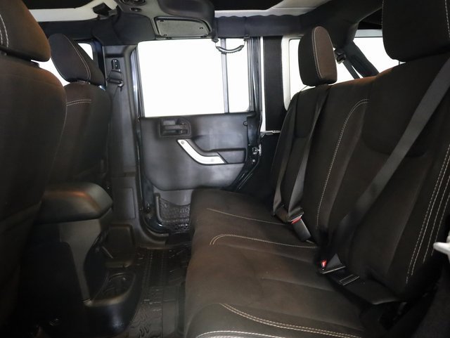 Used 2015 Jeep Wrangler Unlimited Rubicon w/ Max Tow Package image 28