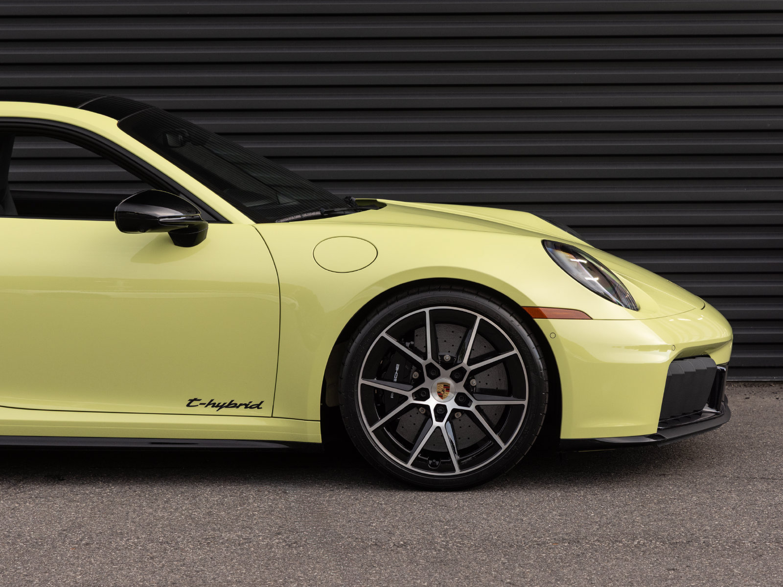 Used 2025 Porsche 911 Carrera 4 GTS AWD/4WD image 9