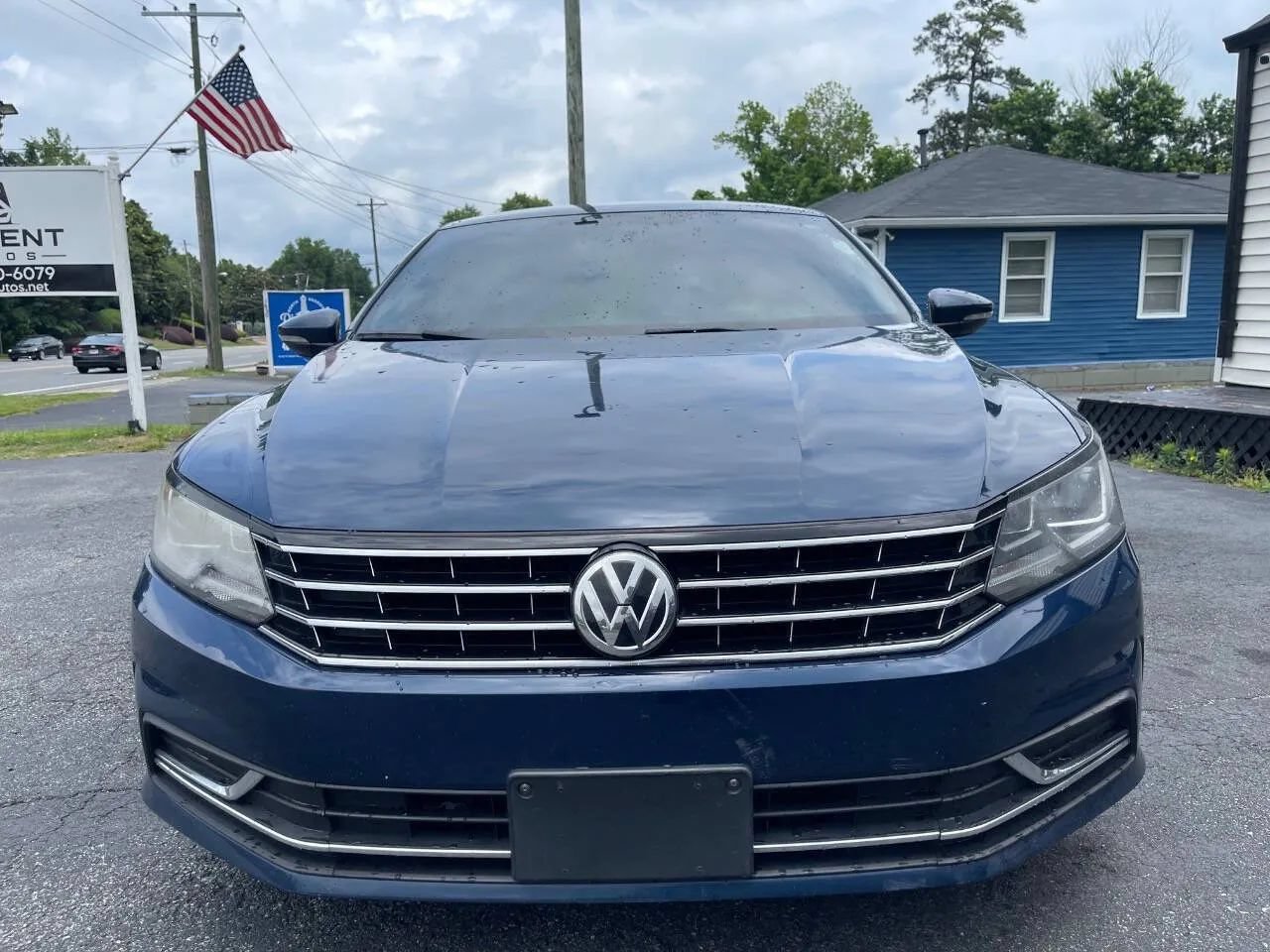 Used 2018 Volkswagen Passat 2.0T S w/ Driver Assistance Package FWD image 2