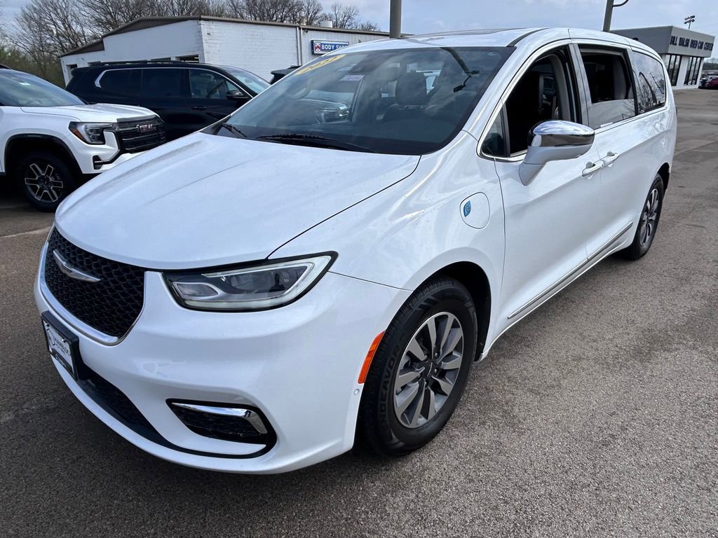 Used 2022 Chrysler Pacifica Limited FWD image 3