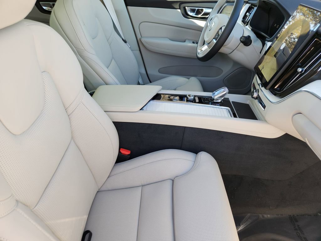 New 2026 Volvo XC60 B5 Ultra w/ Protection Package Premier image 5