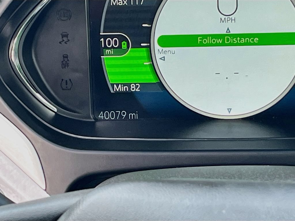 Used 2018 Chevrolet Bolt Premier w/ Driver Confidence II Package FWD image 12