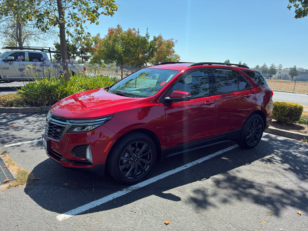 Used 2023 Chevrolet Equinox RS FWD image 3