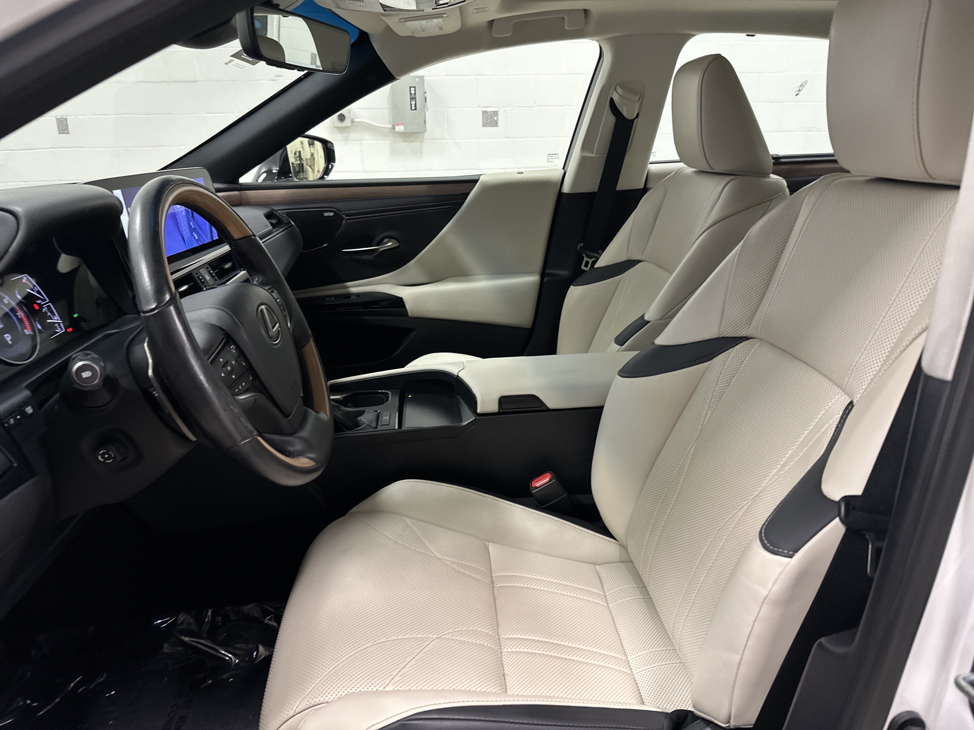 Certified 2024 Lexus ES 350 Ultra Luxury FWD image 16