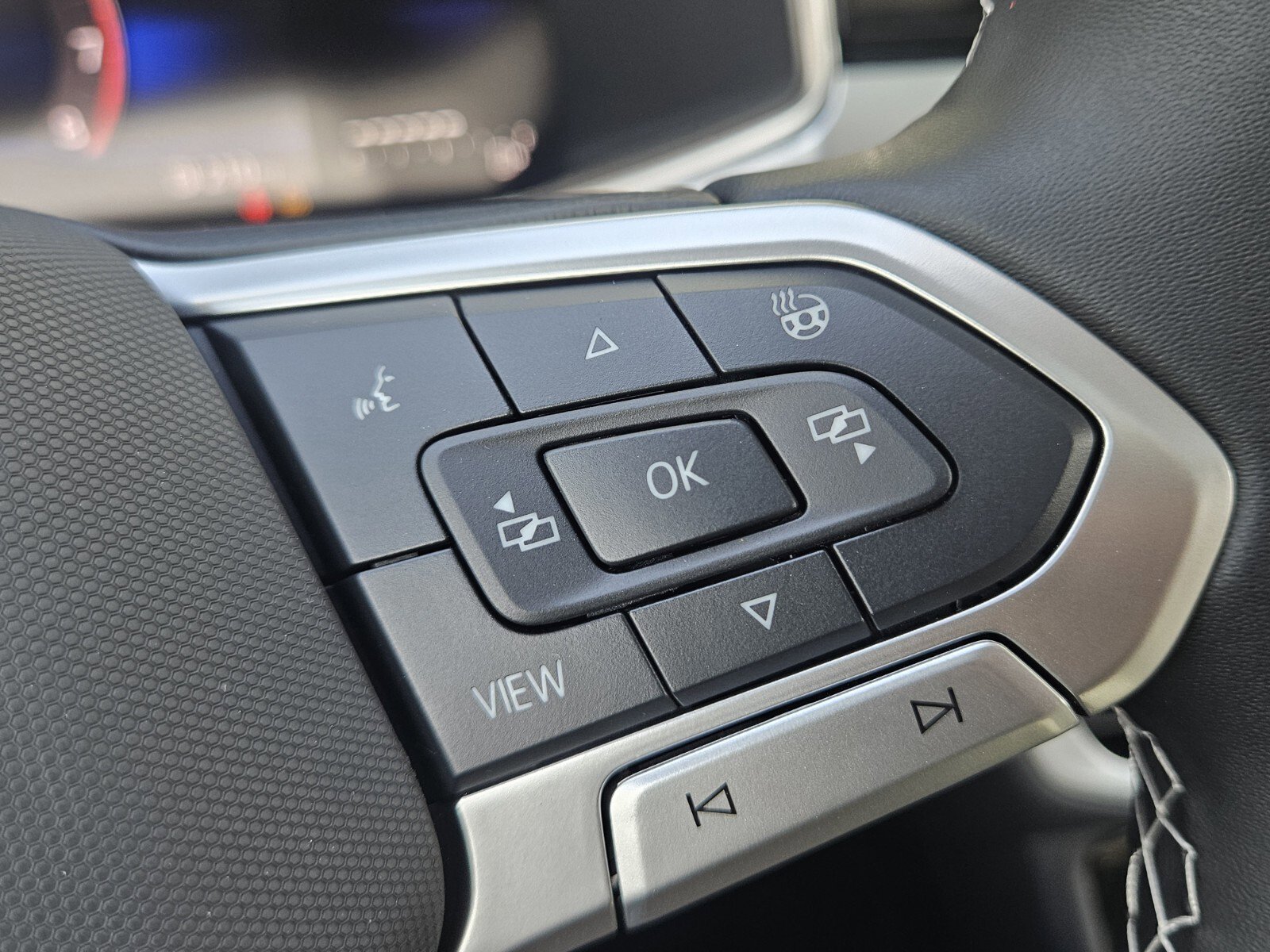 New 2025 Volkswagen Taos SE image 28