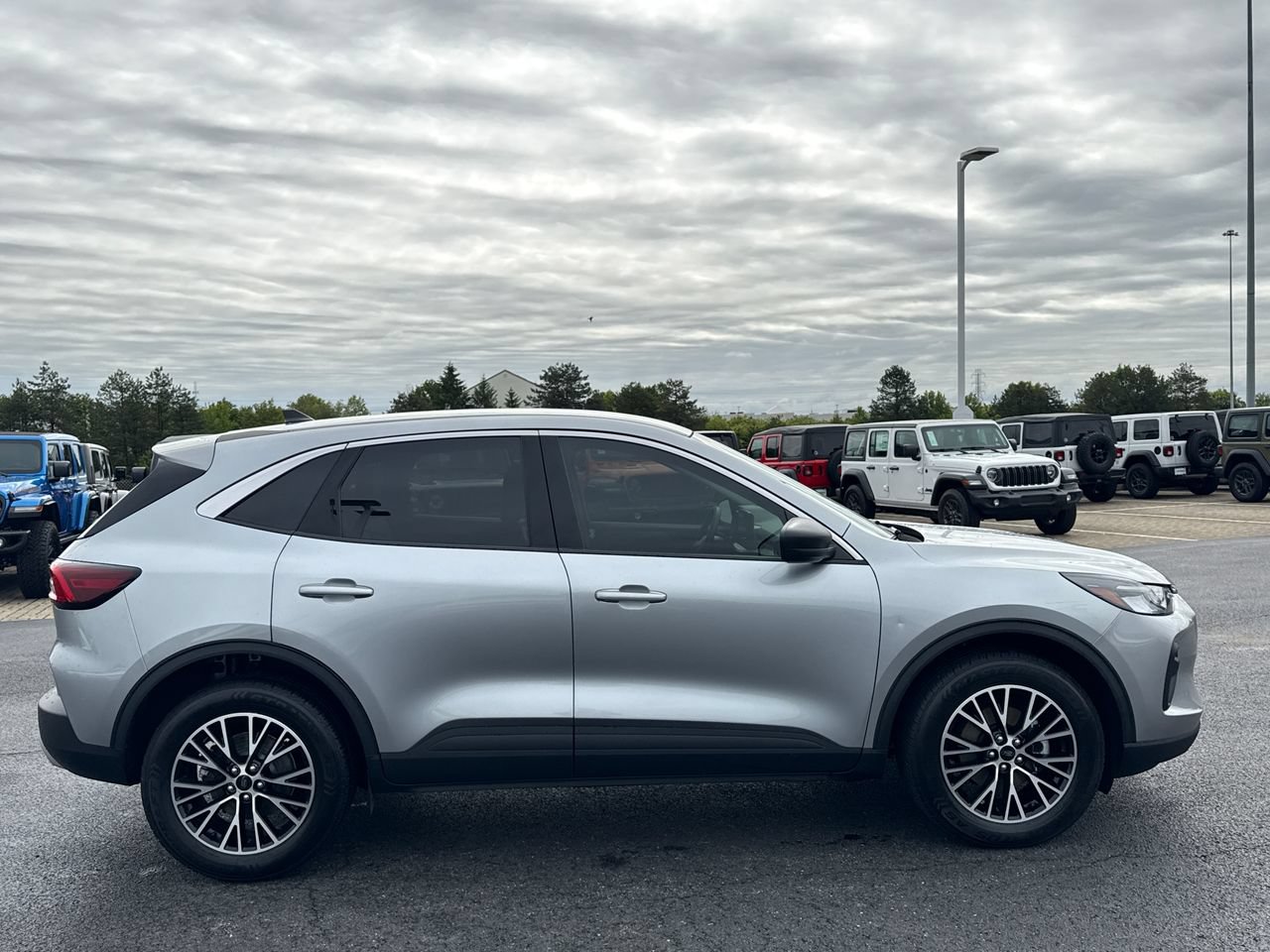 Used 2023 Ford Escape Active w/ Tech Pack #1 AWD/4WD image 2