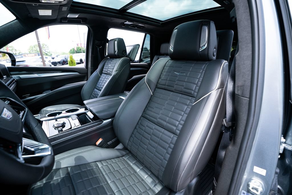 Used 2025 Cadillac Escalade V w/ LPO, ONYX Package AWD/4WD image 30
