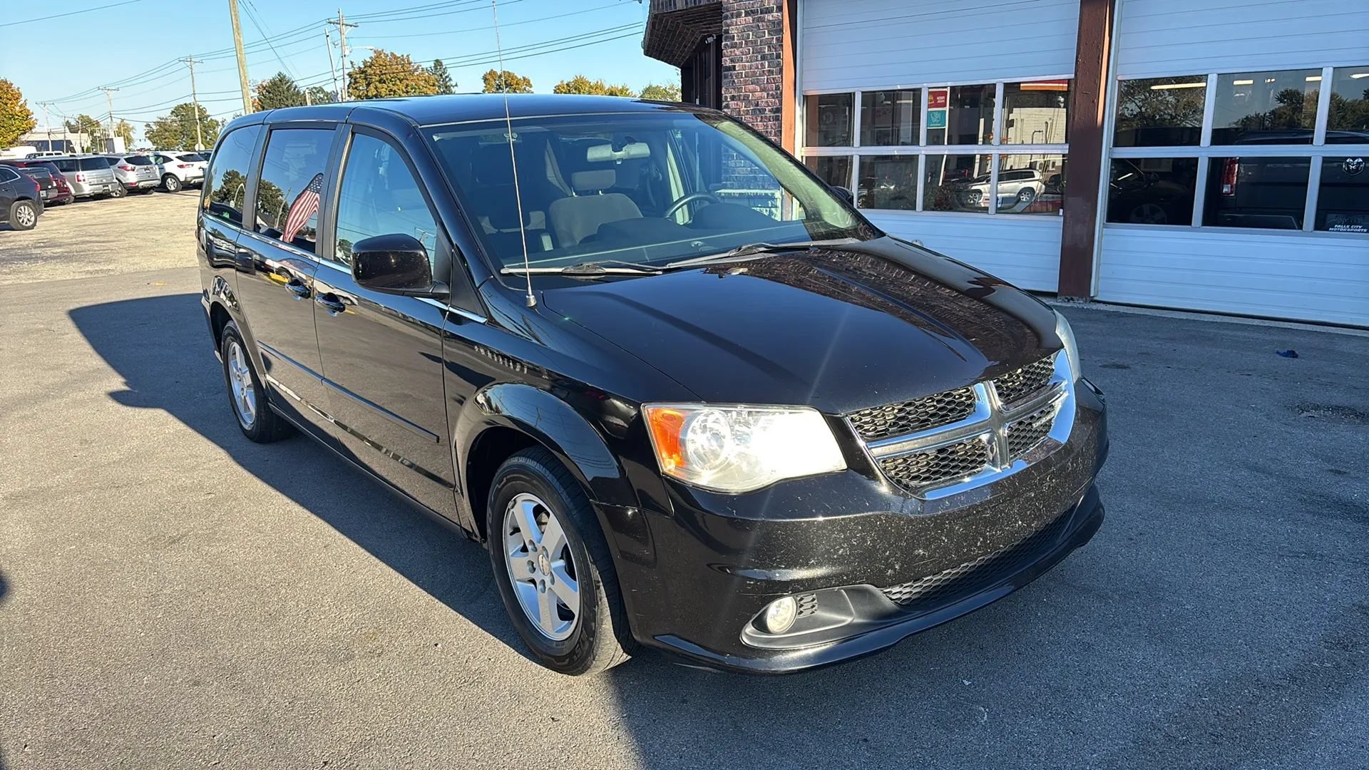 Used 2012 Dodge Grand Caravan Crew FWD image 23