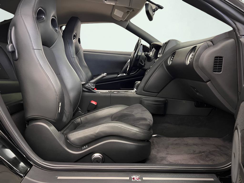Used 2011 Nissan GT-R Premium image 26