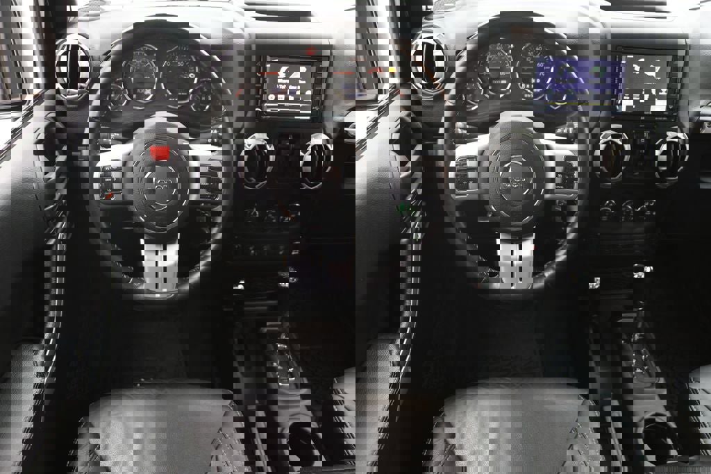 Used 2017 Jeep Wrangler Unlimited Rubicon image 16