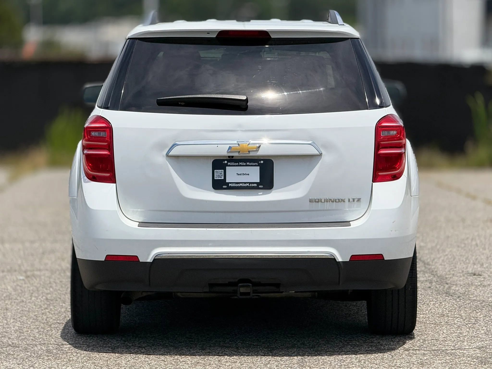 Used 2016 Chevrolet Equinox LTZ w/ Enhanced Convenience Package FWD image 4
