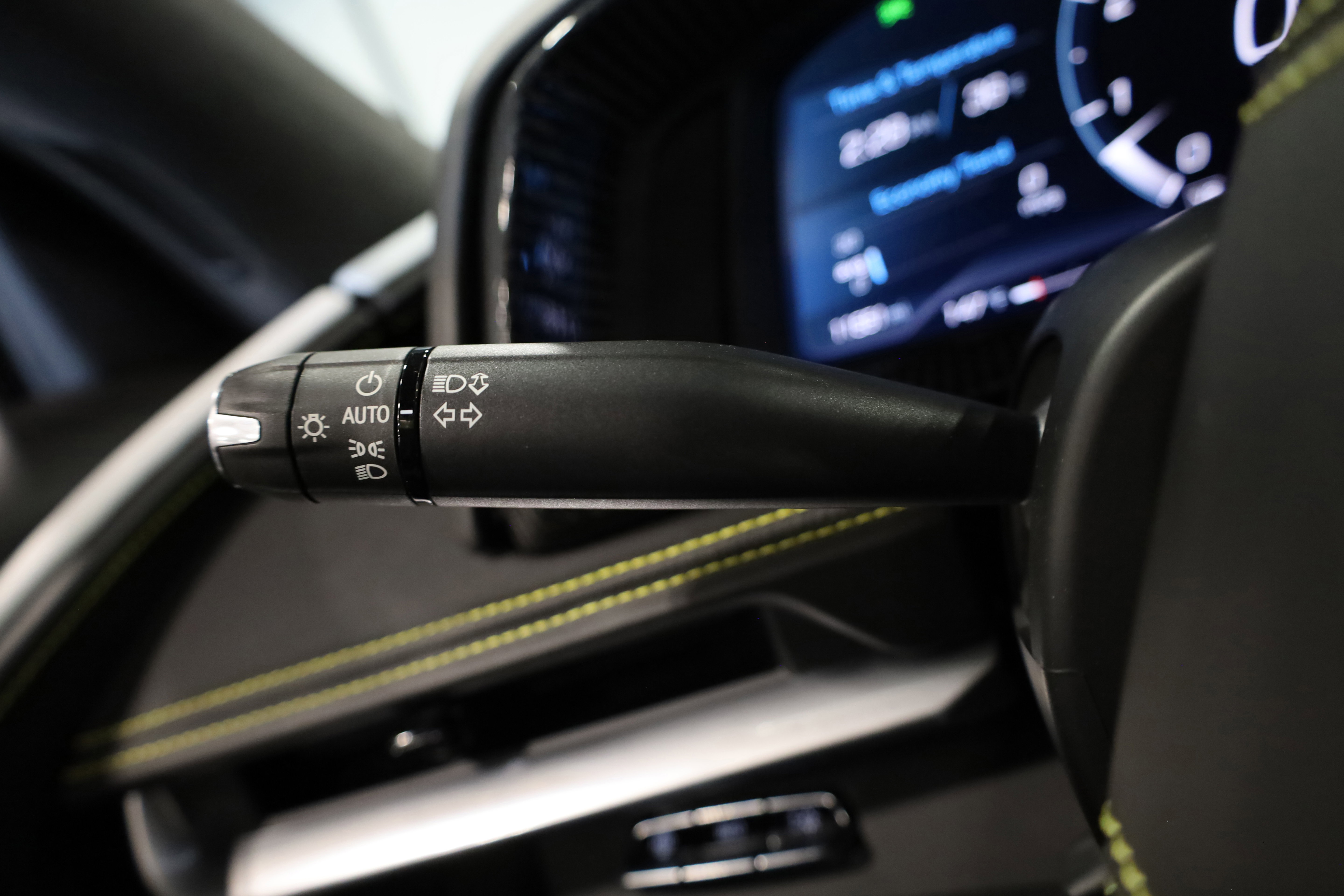 Used 2022 Chevrolet Corvette Stingray Premium Conv w/ Z51 Performance Package image 26