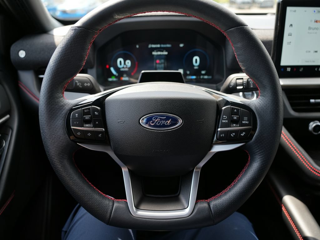 Used 2025 Ford Explorer ST-Line RWD image 12