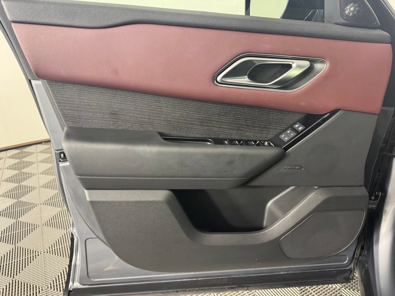 Used 2024 Land Rover Range Rover Velar Dynamic HSE AWD/4WD image 9