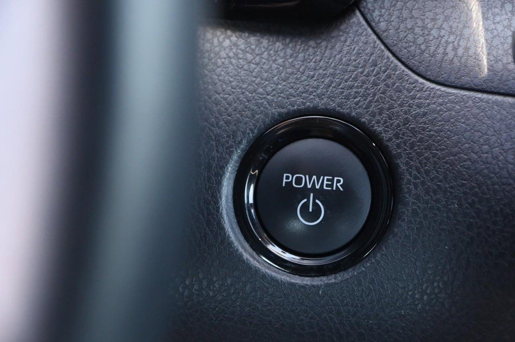 Used 2025 Toyota Camry SE FWD image 14