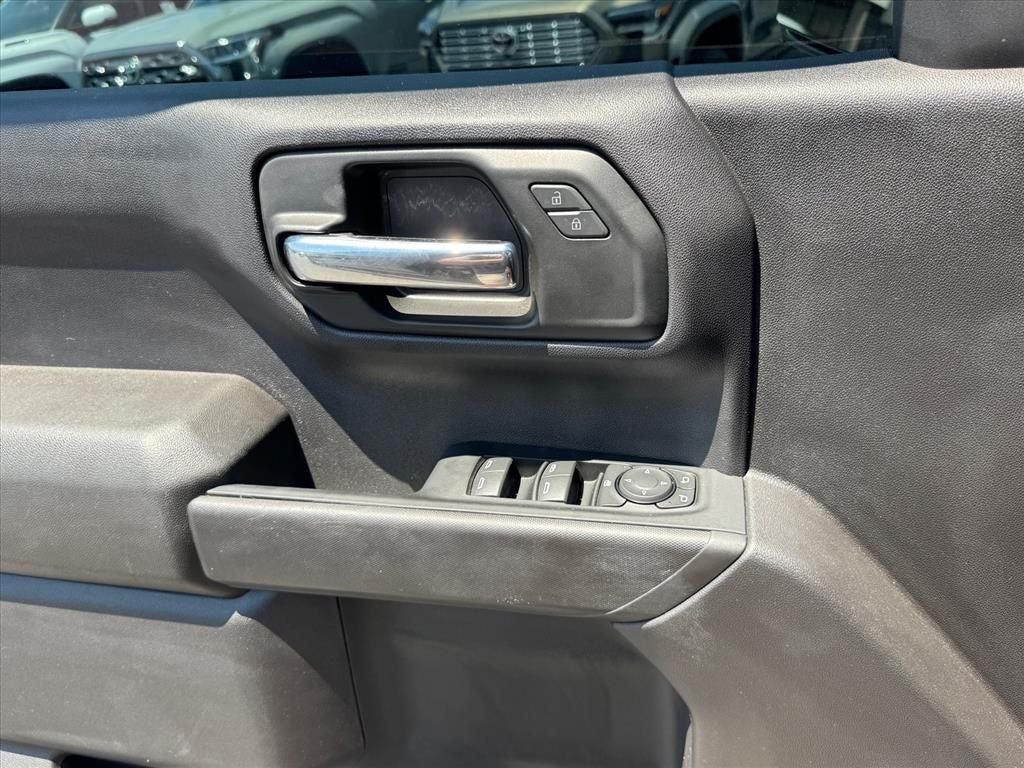 Used 2024 Chevrolet Silverado 1500 Custom Trail Boss w/ Turbomax Blackout Package AWD/4WD image 21