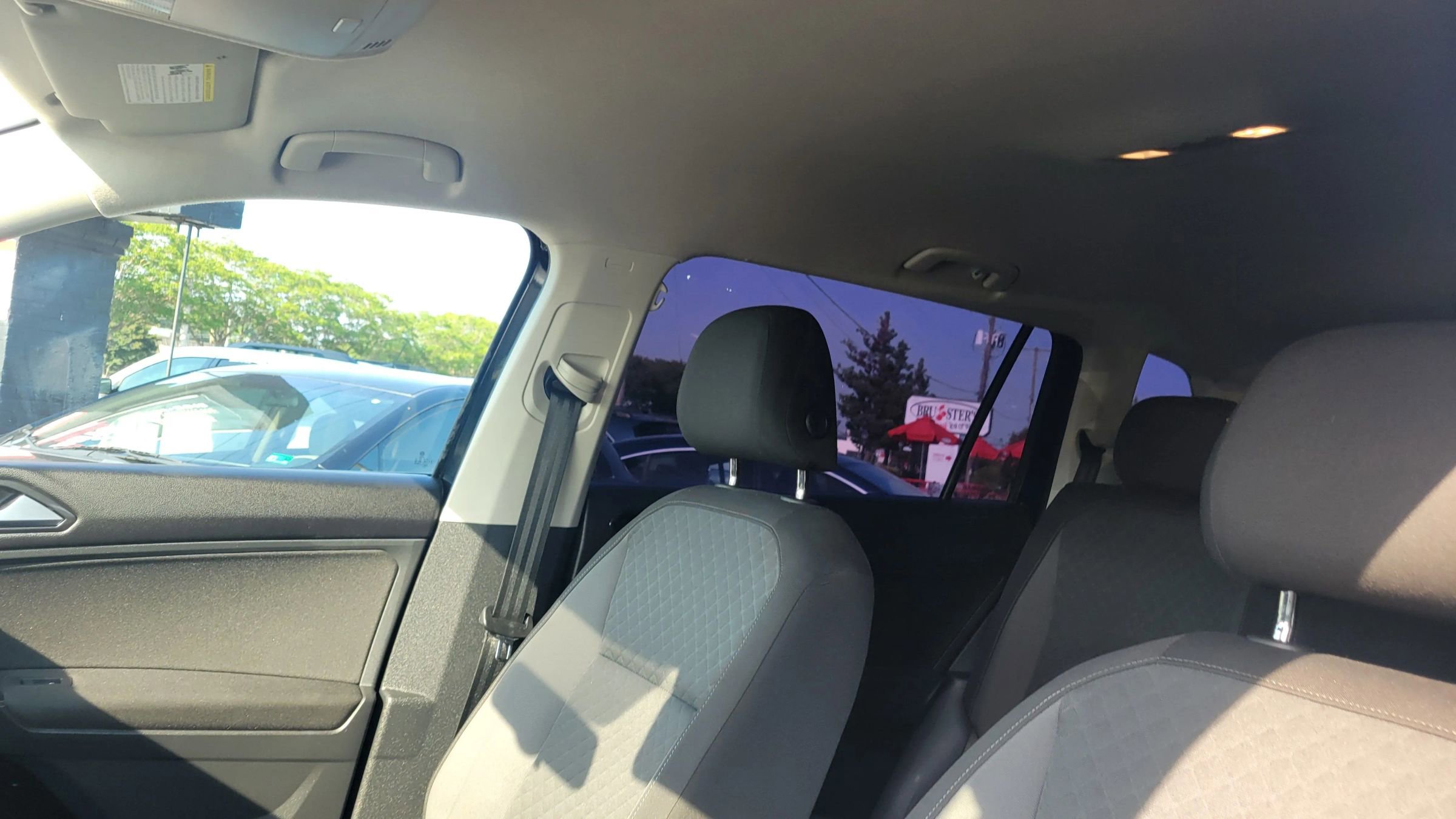 Used 2018 Volkswagen Tiguan S image 18