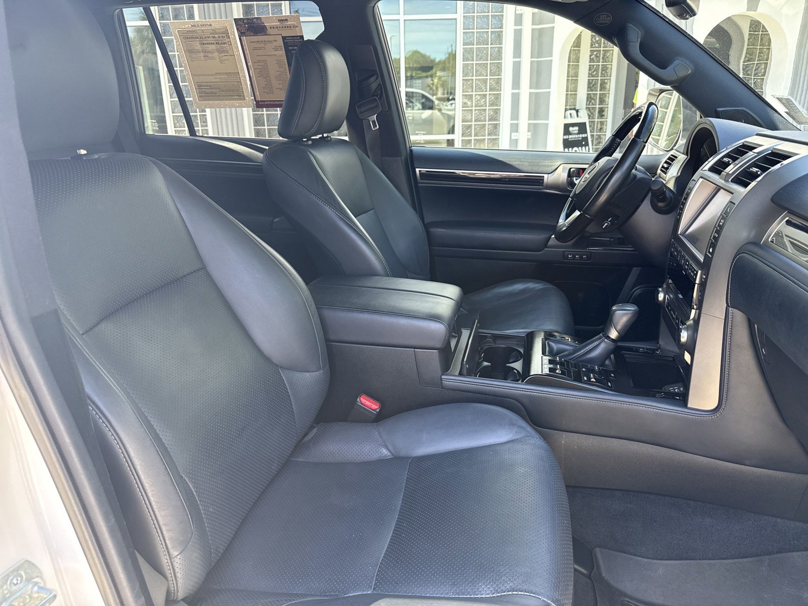 Used 2021 Lexus GX 460 Luxury w/ Sport Design Package AWD/4WD image 32