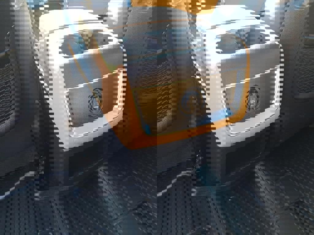 Used 2022 Kia Carnival LX image 11