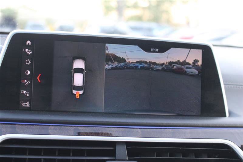 Used 2018 BMW 750i xDrive image 18