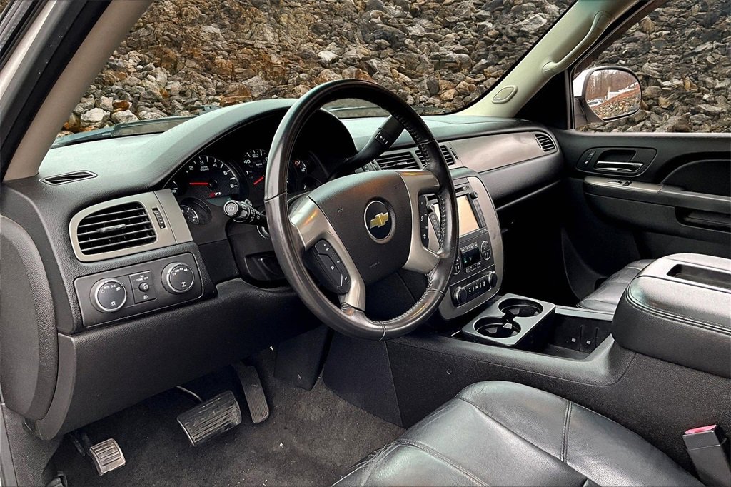 Used 2013 Chevrolet Suburban LT image 12