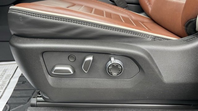 Used 2024 GMC Yukon XL Denali Ultimate image 13