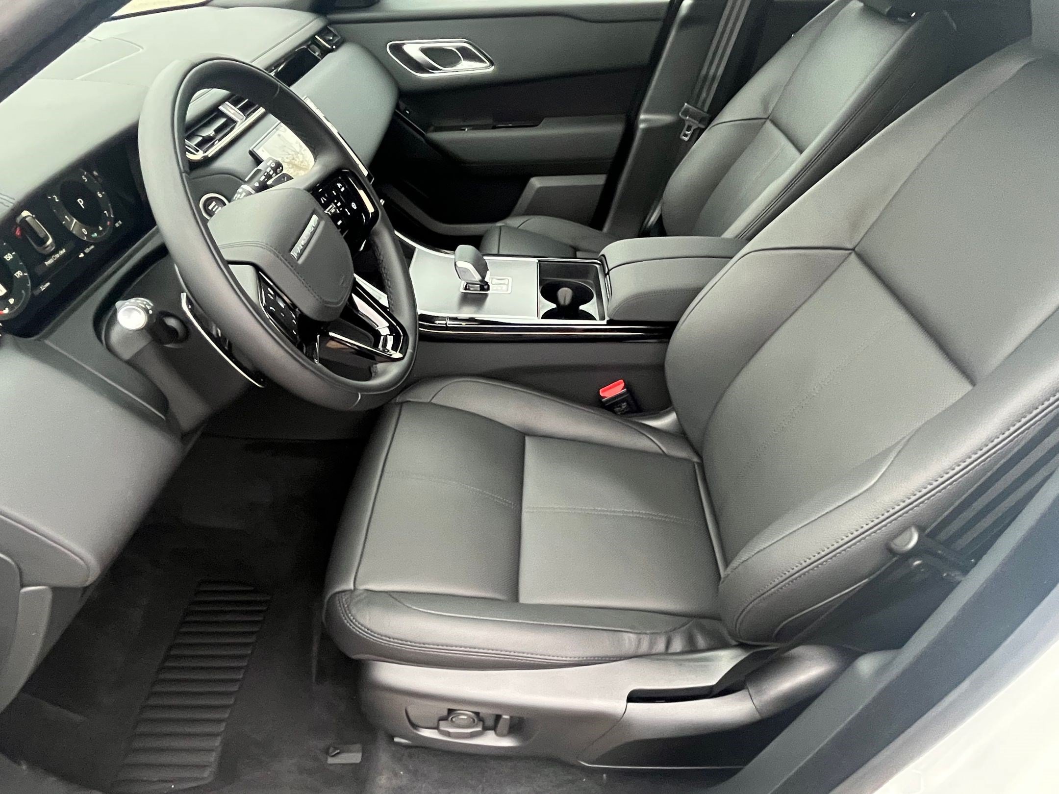 Used 2026 Land Rover Range Rover Velar Dynamic SE AWD/4WD image 5