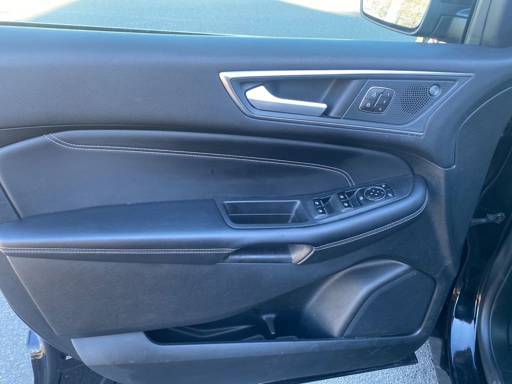 Used 2023 Ford Edge Titanium image 10