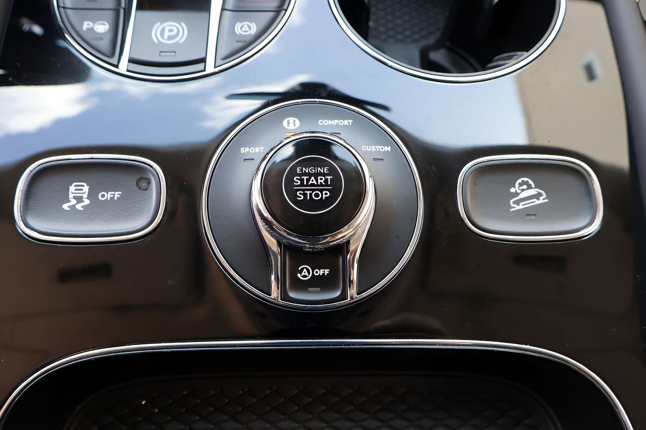 Used 2022 Bentley Bentayga AWD/4WD image 30