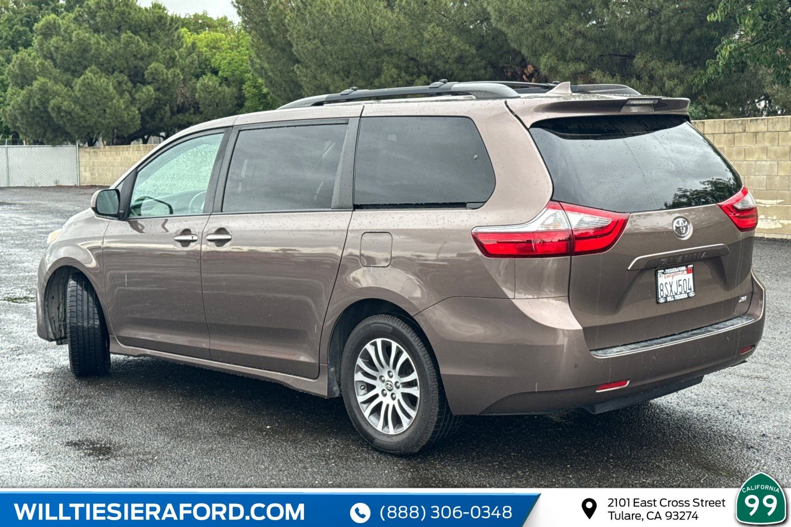Used 2020 Toyota Sienna XLE w/ XLE Navigation Package FWD image 7