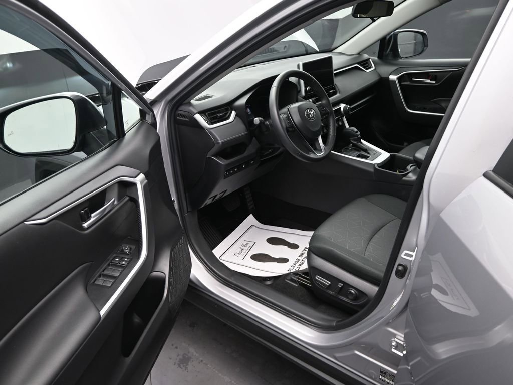 Used 2023 Toyota RAV4 XLE w/ Convenience Package image 18