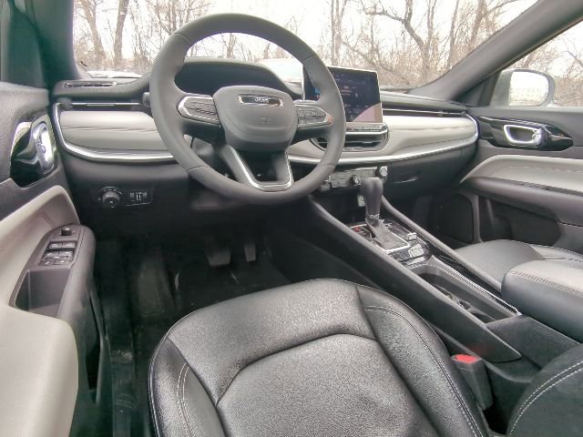 Used 2025 Jeep Compass Limited image 5