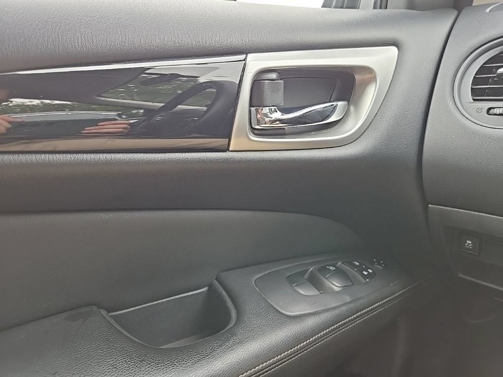 Used 2020 Nissan Pathfinder S AWD/4WD image 18