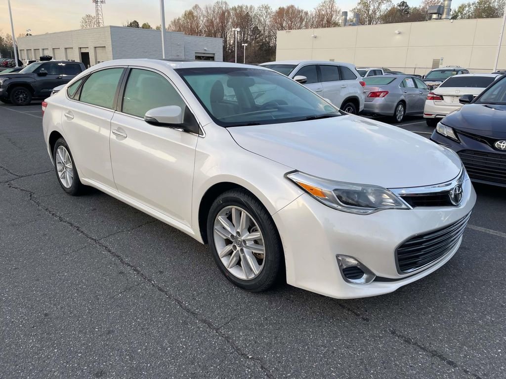 Used 2015 Toyota Avalon XLE Premium image 2
