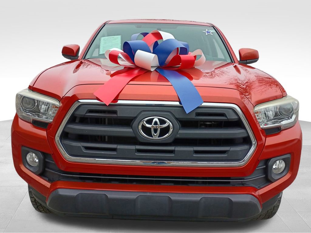 Used 2016 Toyota Tacoma SR5 w/ SR5 Appearance Package (SN) image 8