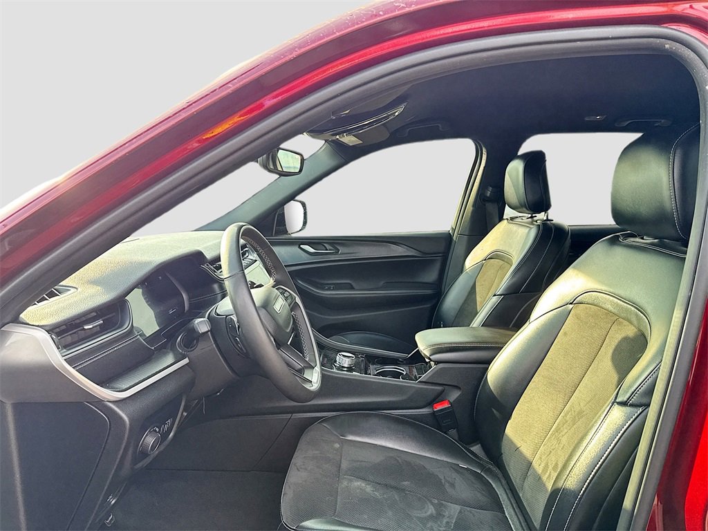 Used 2023 Jeep Grand Cherokee Altitude image 10