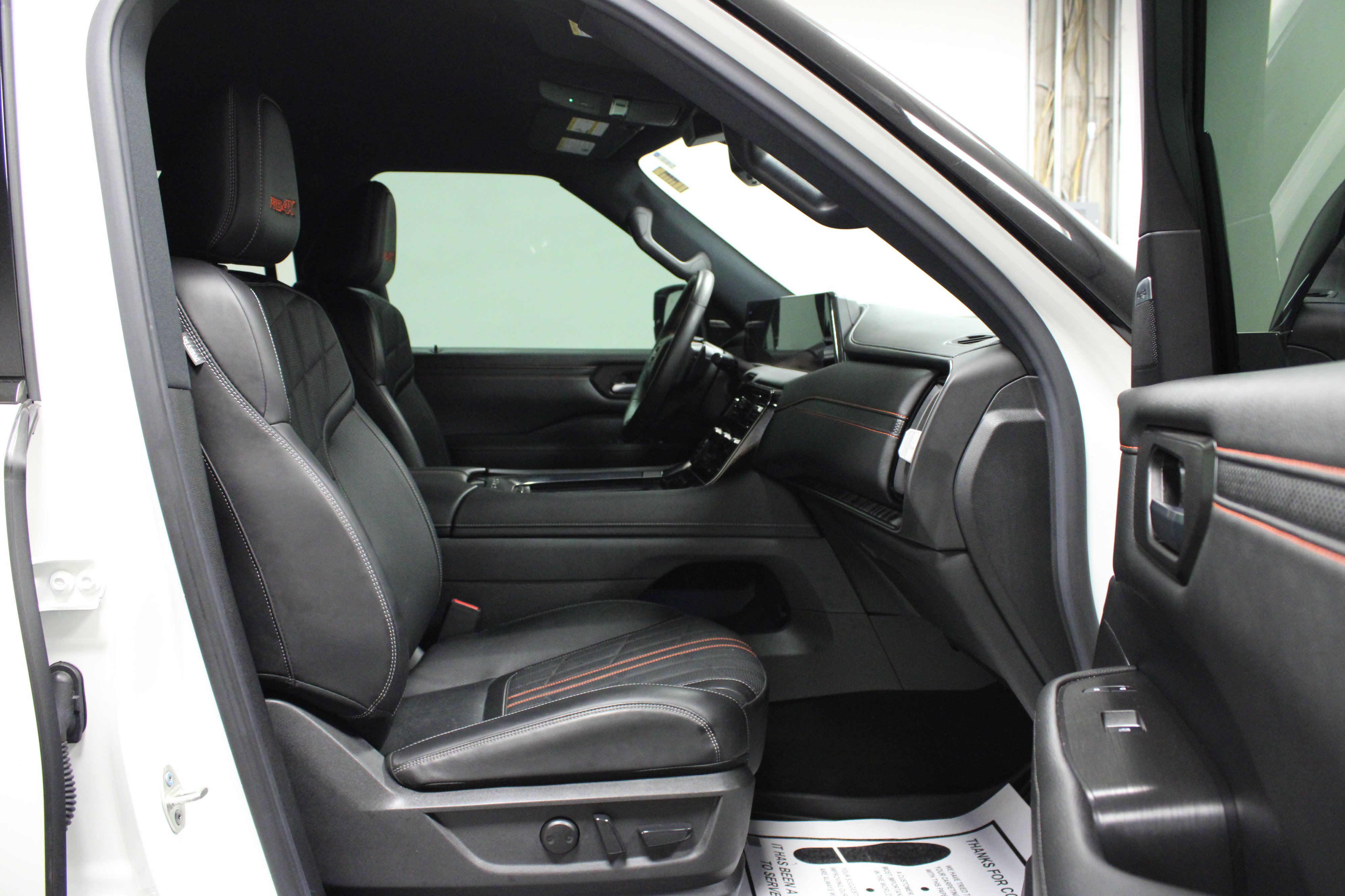 Used 2025 Nissan Armada PRO-4X AWD/4WD image 17