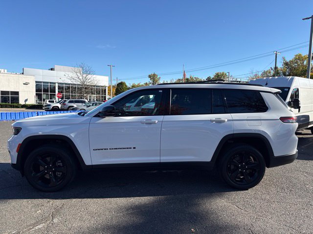 Used 2024 Jeep Grand Cherokee L Laredo AWD/4WD image 18
