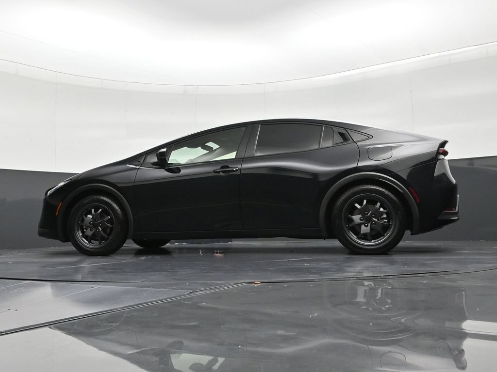 Used 2024 Toyota Prius LE FWD image 21