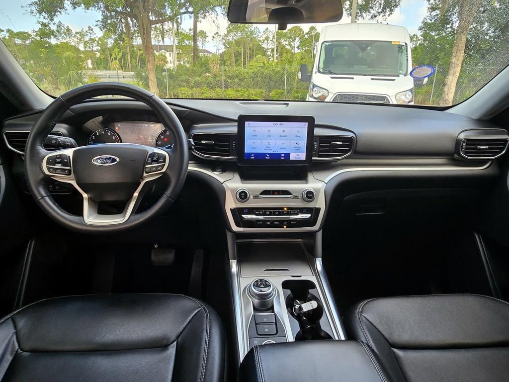 Used 2020 Ford Explorer XLT w/ Equipment Group 202A AWD/4WD image 14